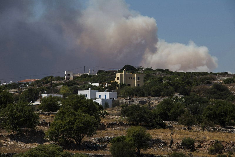 Κόλαση φωτιάς για τρίτη ημέρα στα Κύθηρα -Εκκενώθηκαν 4 οικισμοί – Στάχτη το 1/3 του νησιού